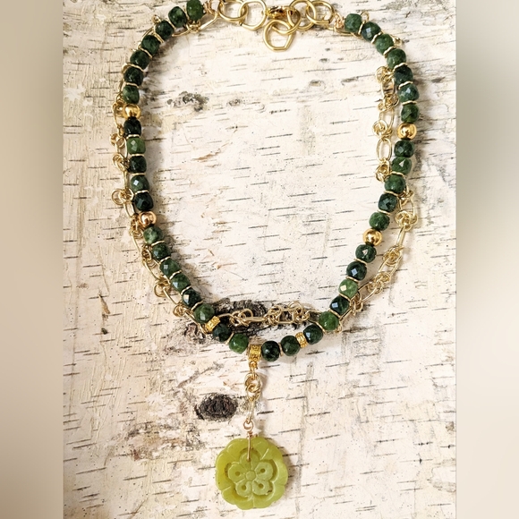 Natural Green Jade In Two Strand Gold Plated Barbed Knot Necklace With Pendant - Picture 7 of 10
